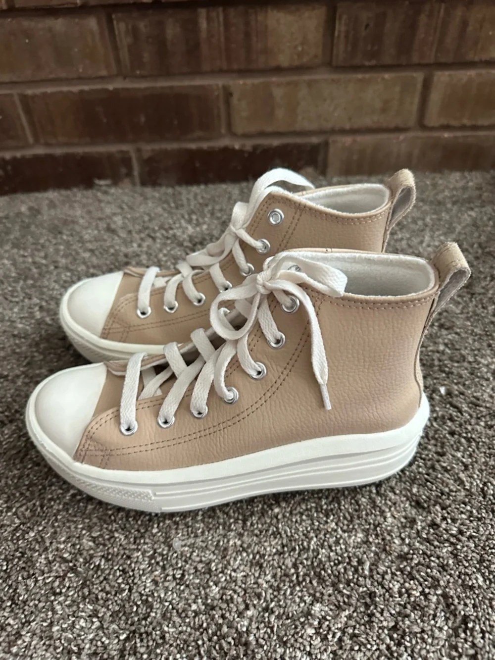NWOB Converse Move Platform Leather High Top Sneaker Tan Youth 2.5